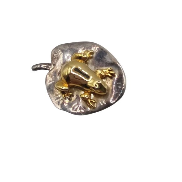VTG Brooch 3D Frog Gold Bronze Tone Lily Pad Nature Whimsigoth Fairy Core Pin - Picture 3 of 15